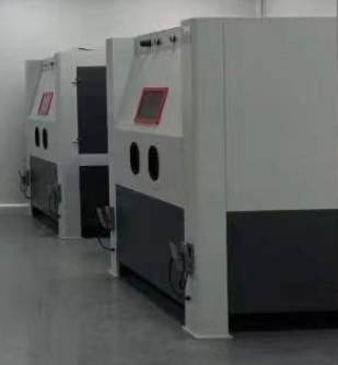無塵噴砂機(jī)廠家電話多少？挑選合適設(shè)備的技巧和注意事項(xiàng)